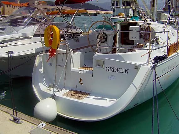 Oceanis 331 in Trogir / ACI Marina Trogir - Photo 1