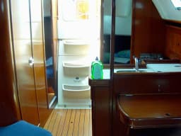 Oceanis 331 in Trogir / ACI Marina Trogir thumbnail 13