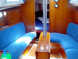 Oceanis 331 in Trogir / ACI Marina Trogir thumbnail 4