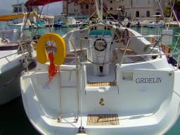 Oceanis 331 in Trogir / ACI Marina Trogir thumbnail 7
