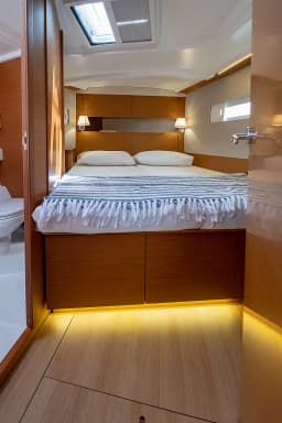 Sun Odyssey 410 in Lefkada / D-Marin Marina Lefkas thumbnail 11