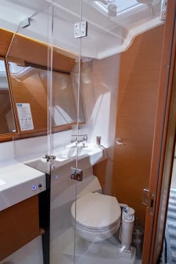Sun Odyssey 410 in Lefkada / D-Marin Marina Lefkas thumbnail 17