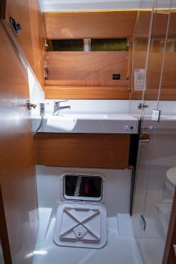 Sun Odyssey 410 in Lefkada / D-Marin Marina Lefkas thumbnail 18