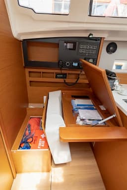 Sun Odyssey 410 in Lefkada / D-Marin Marina Lefkas thumbnail 24
