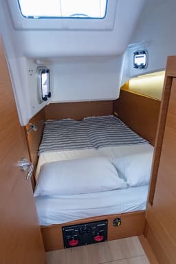Sun Odyssey 410 in Lefkada / D-Marin Marina Lefkas thumbnail 36