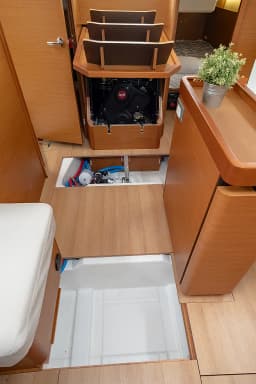 Sun Odyssey 410 in Lefkada / D-Marin Marina Lefkas thumbnail 41