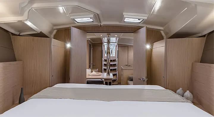 Oceanis 41.1 in Grimaud / Port Grimaud - Photo 3