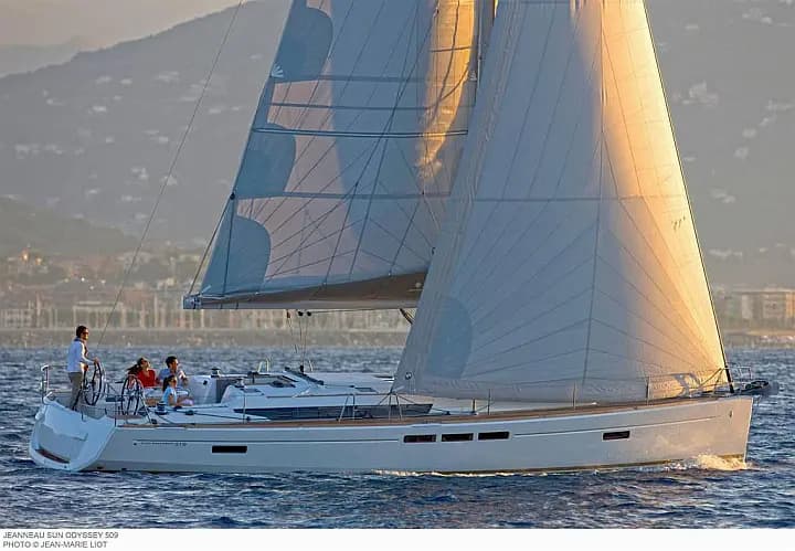 Sun Odyssey 519 in Leuca / Santa Maria di Leuca - Photo 4