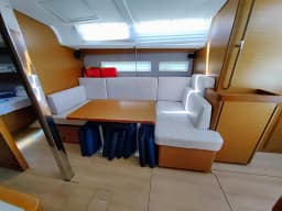 Sun Odyssey 440 in Pula / Marina Polesana thumbnail 14
