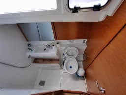 Sun Odyssey 440 in Pula / Marina Polesana thumbnail 17