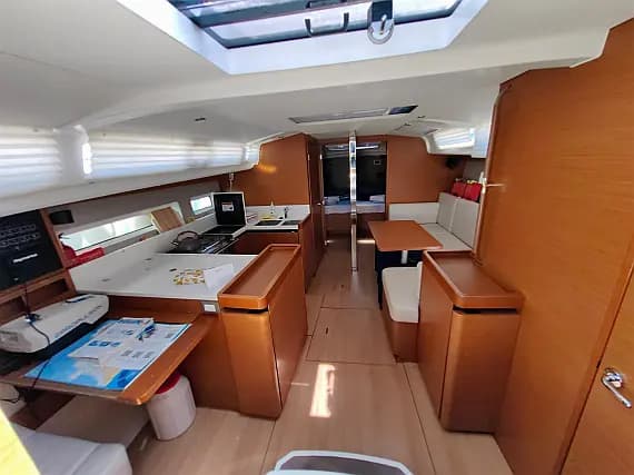 Sun Odyssey 440 in Pula / Marina Polesana - Photo 3