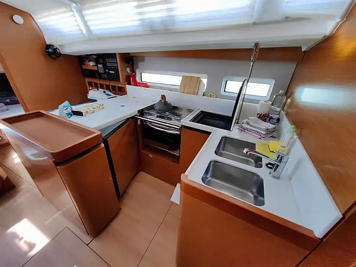 Sun Odyssey 440 in Pula / Marina Polesana - Photo 5