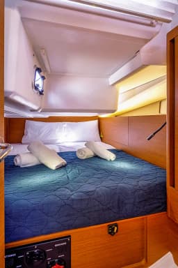 Sun Odyssey 440 in Rhodes New Marina thumbnail 4