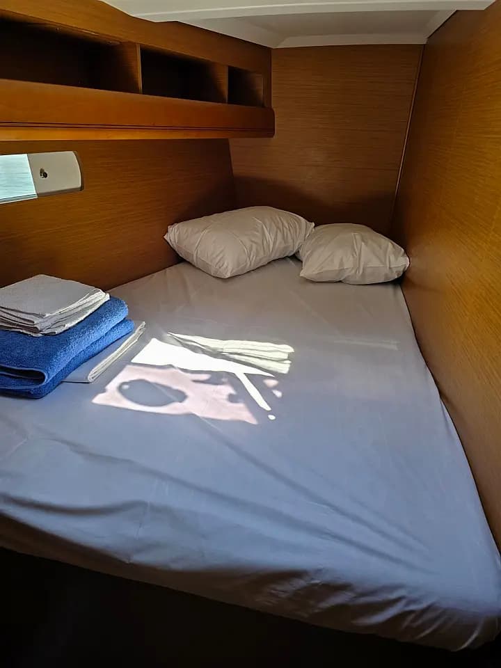Sun Odyssey 469 in Athens / Marina Delta Kallithea - Photo 5