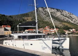 Lagoon 450 Fly in Šolta / Rogač thumbnail 10