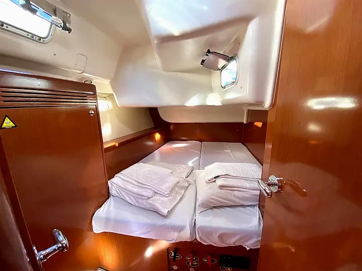 Oceanis 43 in Athens / Alimos Marina - Photo 4