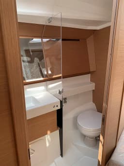 Sun Odyssey 410 in Piombino / Marina Arcipelago Toscano thumbnail 16