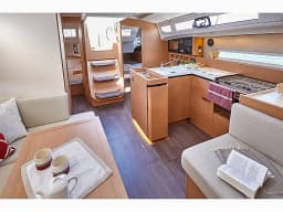 Sun Odyssey 410 in Piombino / Marina Arcipelago Toscano thumbnail 2