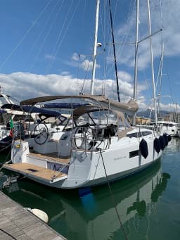 Sun Odyssey 410 in Piombino / Marina Arcipelago Toscano thumbnail 4