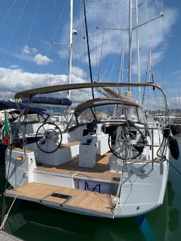 Sun Odyssey 410 in Piombino / Marina Arcipelago Toscano thumbnail 6