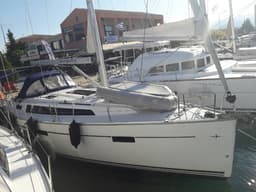 Bavaria Cruiser 37 in Lefkada / D-Marin Marina Lefkas thumbnail 6