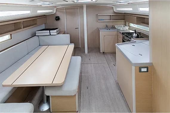 Oceanis 40.1 in Castiglioncello / Marina Cala de' Medici - Photo 3