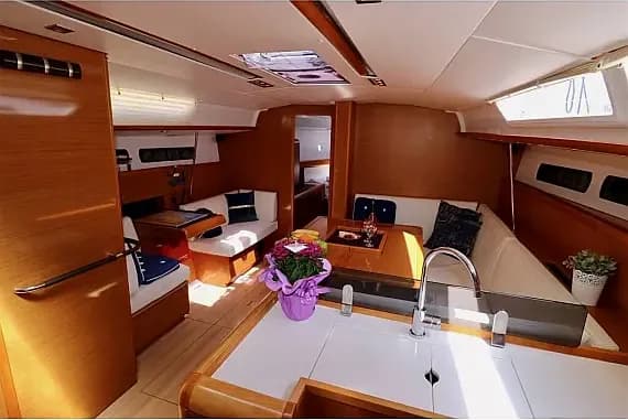 Sun Odyssey 439 in Baška Voda / Marina Baška Voda - Photo 3