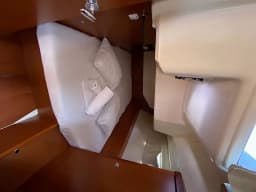Oceanis 45 in Rhodes New Marina thumbnail 27
