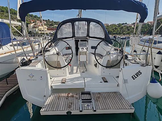 Sun Odyssey 349 in Drage / Marina Drage - Photo 1