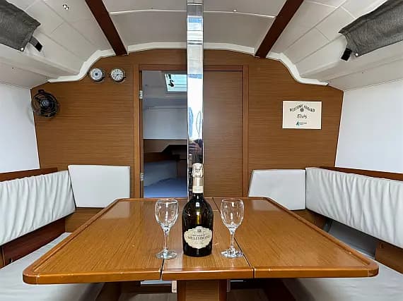 Sun Odyssey 349 in Drage / Marina Drage - Photo 3