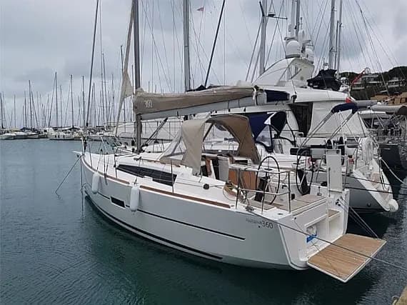 Dufour 360 Grand Large in Ibiza / Sant Antoni de Portmany Port - image 1