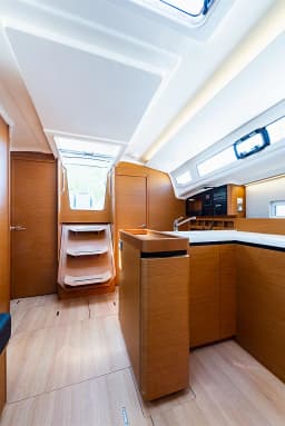 Sun Odyssey 410 in Lefkada / Port of Lefkas thumbnail 18