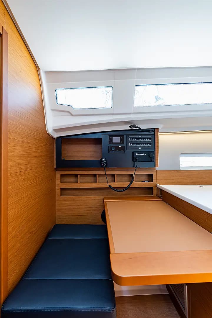 Sun Odyssey 410 in Lefkada / Port of Lefkas - Photo 4