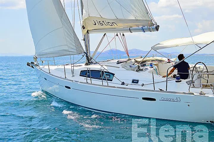 Oceanis 43 in Athens / Alimos Marina - Photo 5