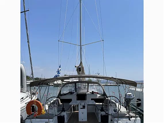Sun Odyssey 490 in Paros port - Photo 1