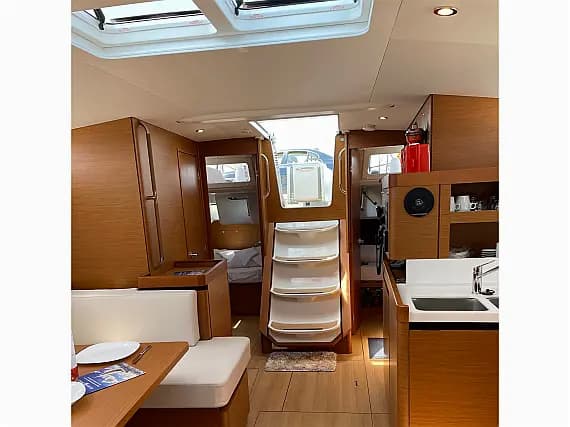 Sun Odyssey 490 in Paros port - Photo 3