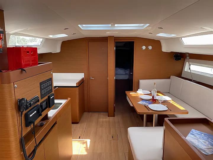 Sun Odyssey 490 in Paros port - Photo 4