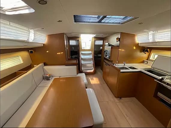 Sun Odyssey 490 in Athens / Alimos Marina - Photo 2
