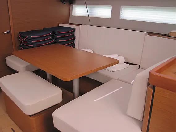 Sun Odyssey 490 in Sicily / Capo d'Orlando Marina - Photo 3