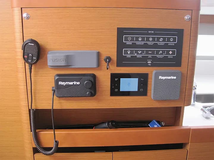 Sun Odyssey 490 in Sicily / Capo d'Orlando Marina - Photo 5