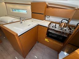 Sun Odyssey 350 in Dubrovnik / ACI Marina Dubrovnik thumbnail 15