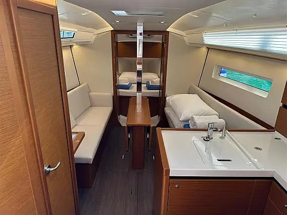 Sun Odyssey 350 in Dubrovnik / ACI Marina Dubrovnik - Photo 3
