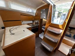 Sun Odyssey 350 in Dubrovnik / ACI Marina Dubrovnik thumbnail 20
