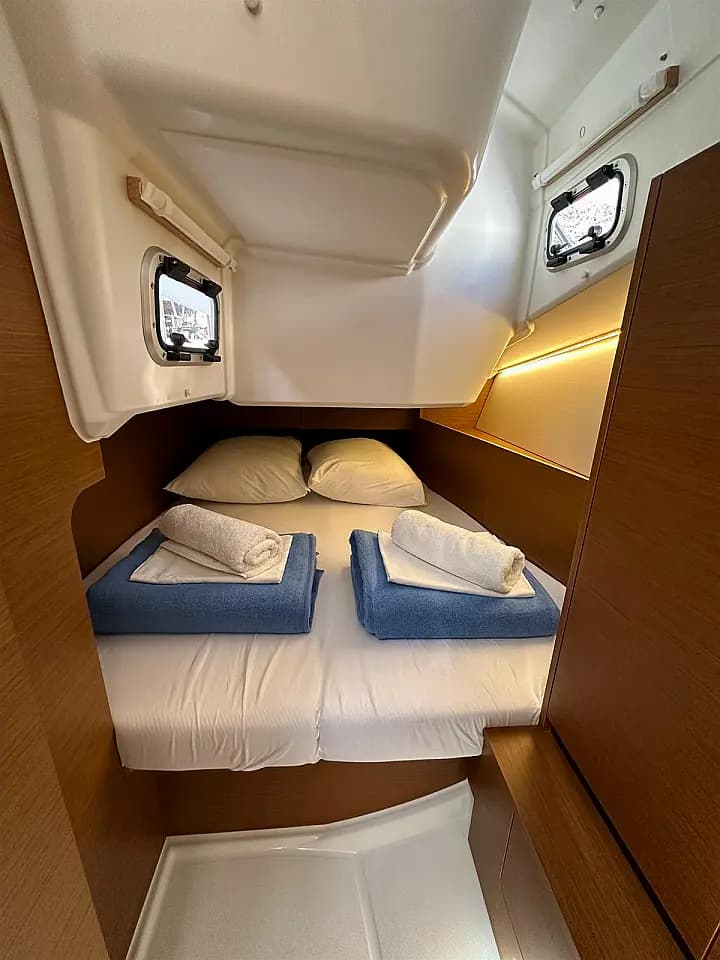 Sun Odyssey 350 in Dubrovnik / ACI Marina Dubrovnik - Photo 4
