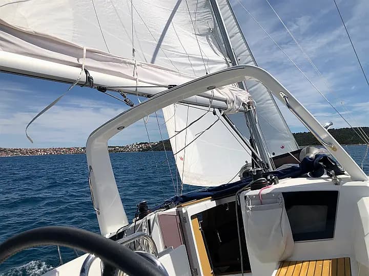 Oceanis 35.1 in Trogir / ACI Marina Trogir - Photo 5