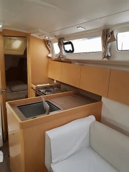 Oceanis 35.1 in Trogir / ACI Marina Trogir thumbnail 9