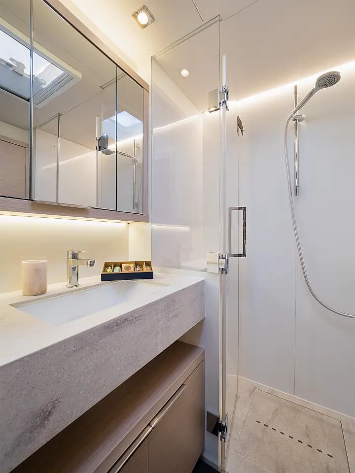 Lagoon 55 in Kaštel Gomilica / Marina Kaštela - Photo 5