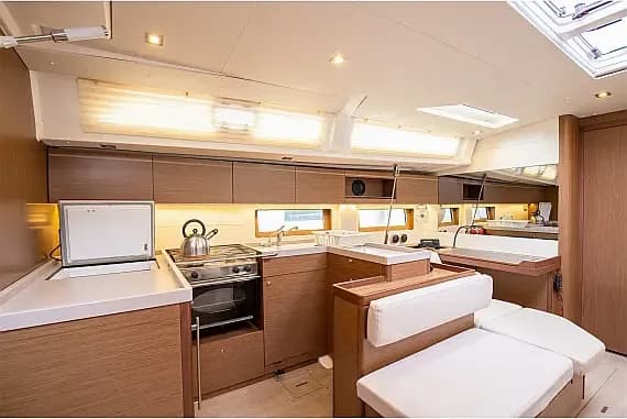 Oceanis 51.1 in Salerno / Marina d'Arechi - Photo 3