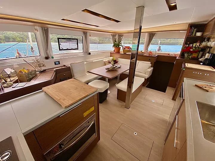 Lagoon 46 in Eden Island / Mahe, Victoria / Eden Island Marina - Photo 5