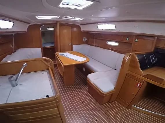 Bavaria 37 in Lefkada / Nikiana Marina - Photo 3